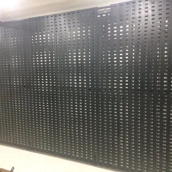 Panel Plat Lobang Display Tile